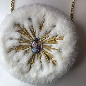 Disney Frozen 2 Anna Elsa faux white fur crossbody silver purse w medallion EUC